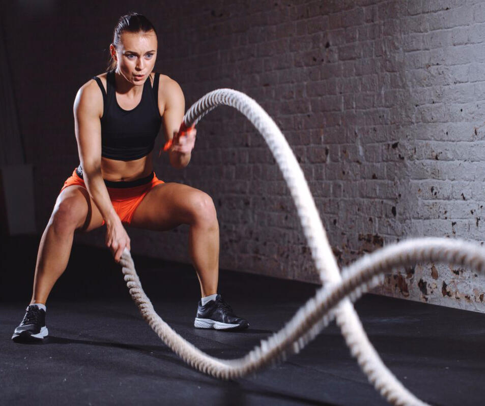 Spingi forte. Brucia tanto. Allenamento ad alta intensità che alterna cardio e forza. Massima energia in poco tempo.